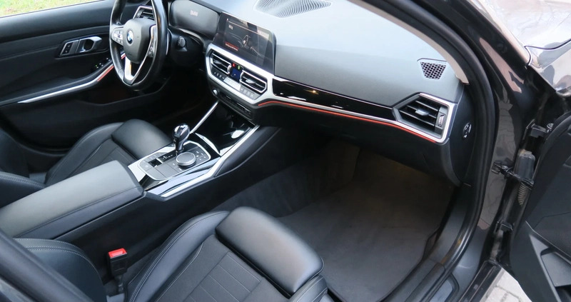 BMW Seria 3 cena 122800 przebieg: 119000, rok produkcji 2020 z Tyszowce małe 781